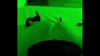 Mamada de rodillas en falda